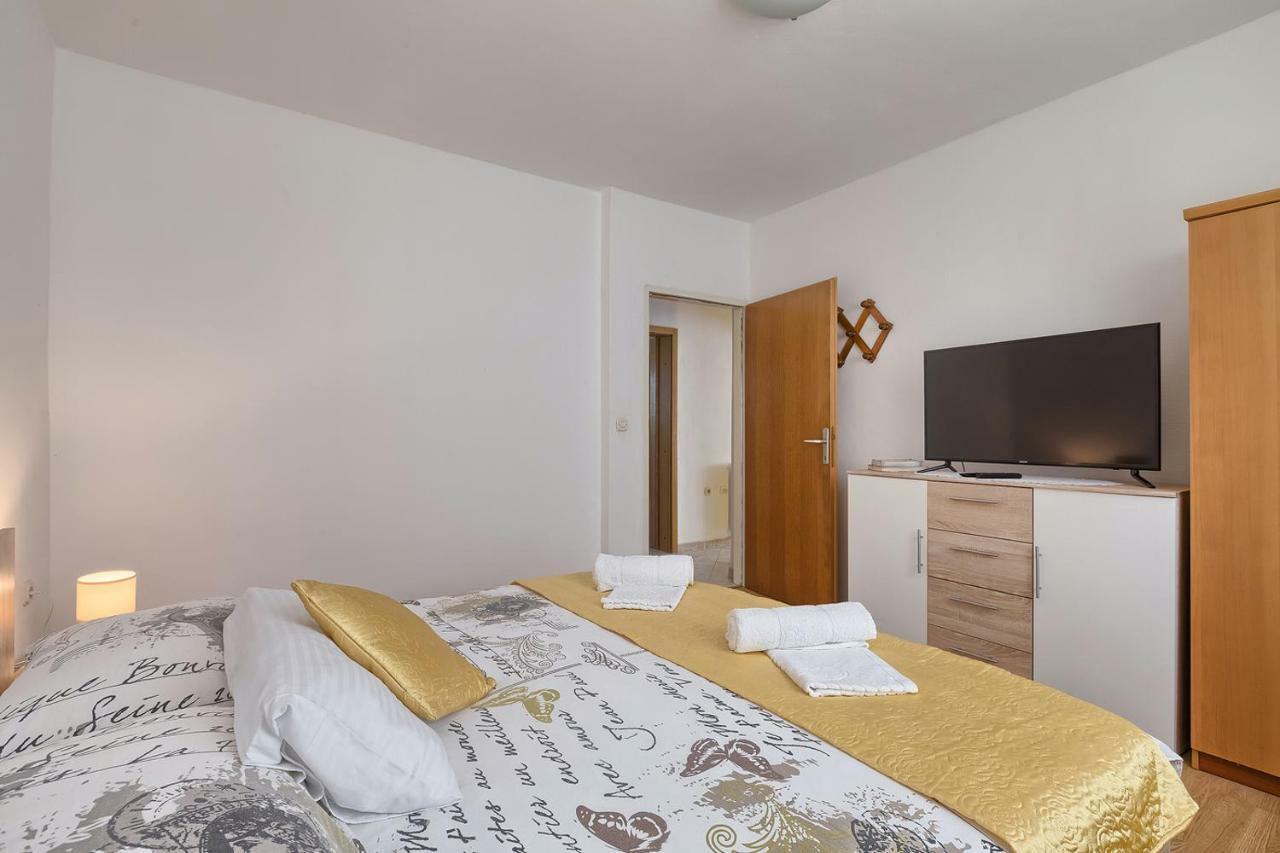Apartman D&D, Dvorine 63 บานโจเล ภายนอก รูปภาพ