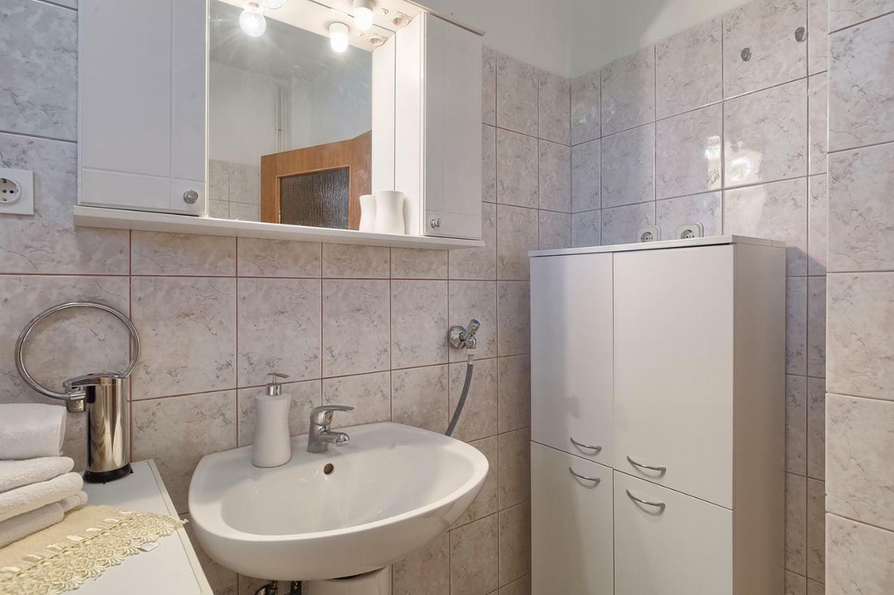 Apartman D&D, Dvorine 63 บานโจเล ภายนอก รูปภาพ