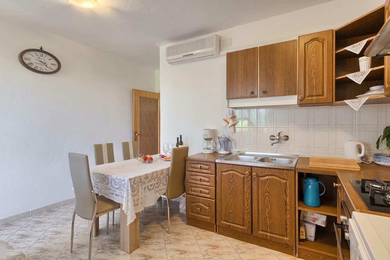 Apartman D&D, Dvorine 63 บานโจเล ภายนอก รูปภาพ