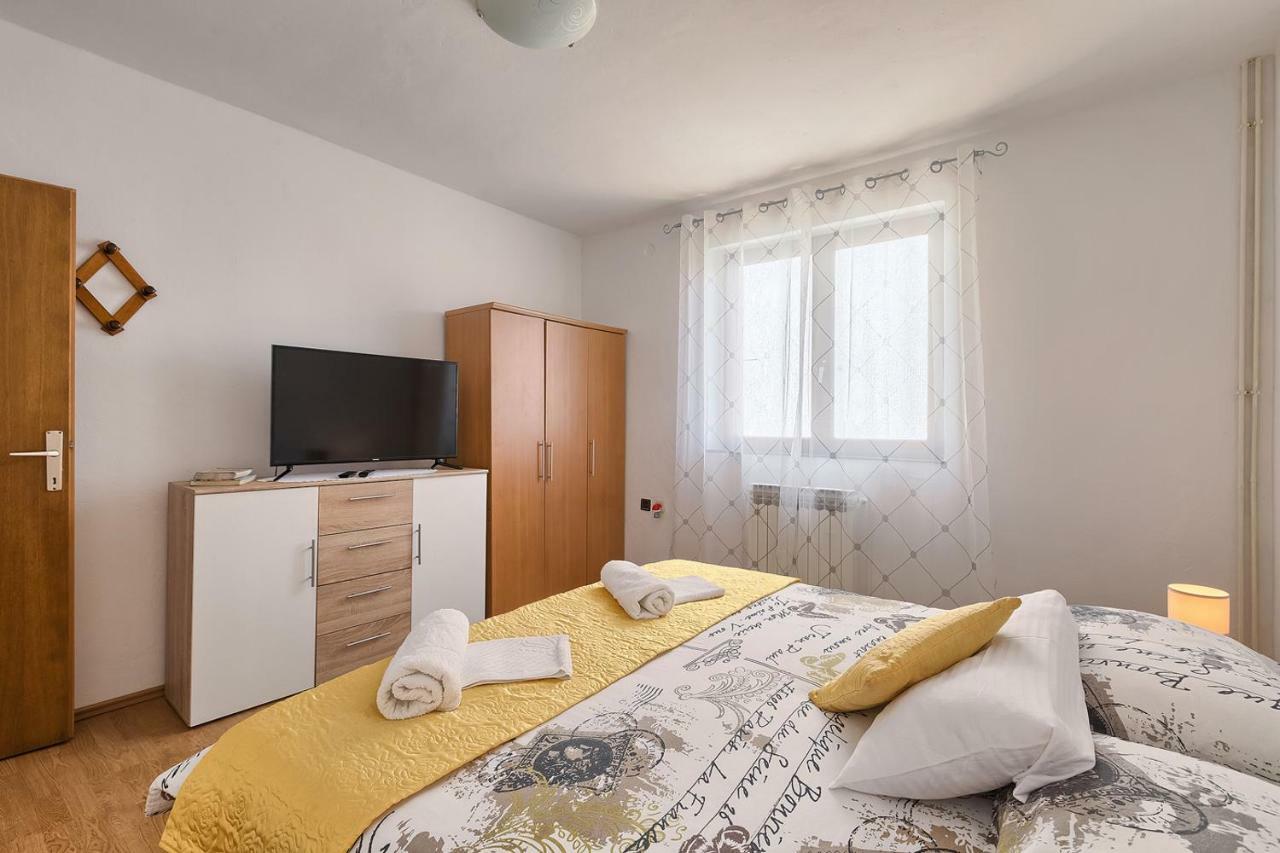 Apartman D&D, Dvorine 63 บานโจเล ภายนอก รูปภาพ