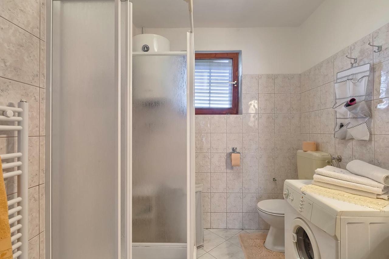 Apartman D&D, Dvorine 63 บานโจเล ภายนอก รูปภาพ