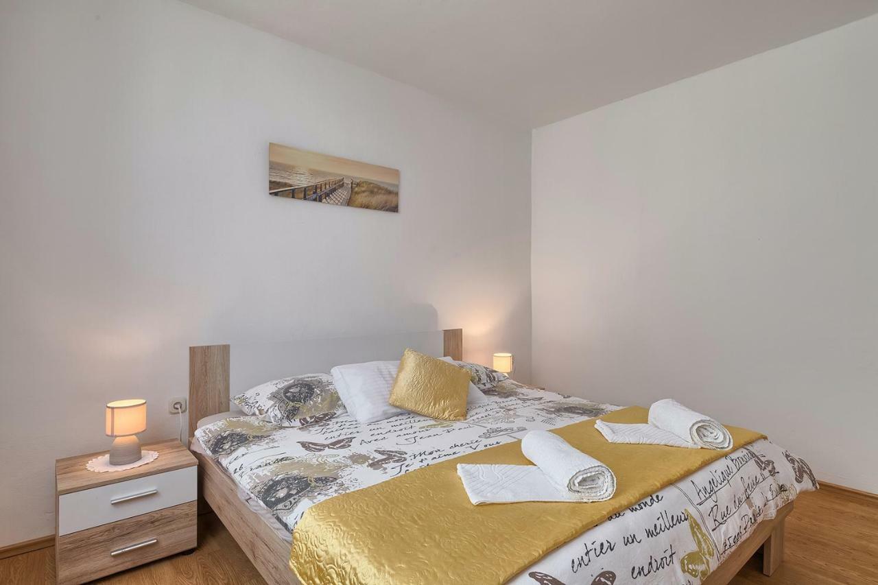 Apartman D&D, Dvorine 63 บานโจเล ภายนอก รูปภาพ
